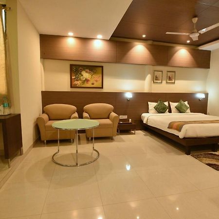 Dibrugarh Club House Hotel Exterior photo