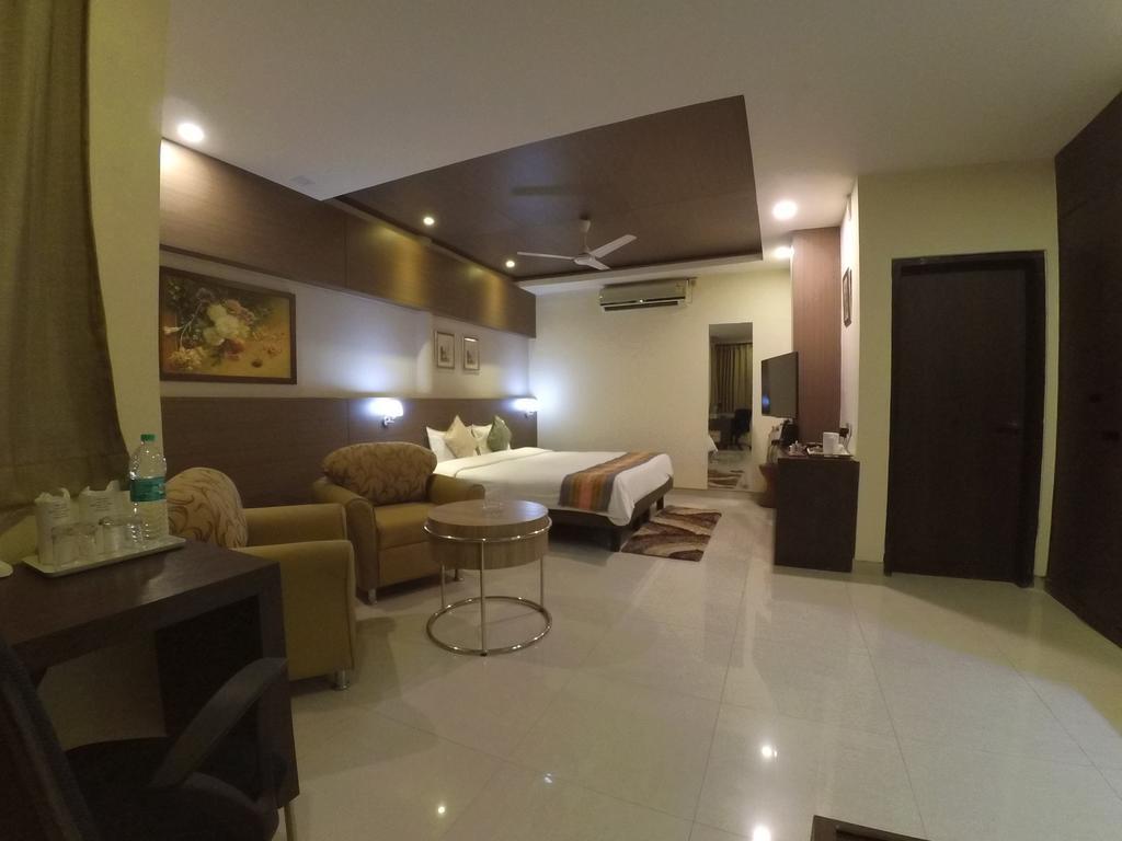 Dibrugarh Club House Hotel Exterior photo
